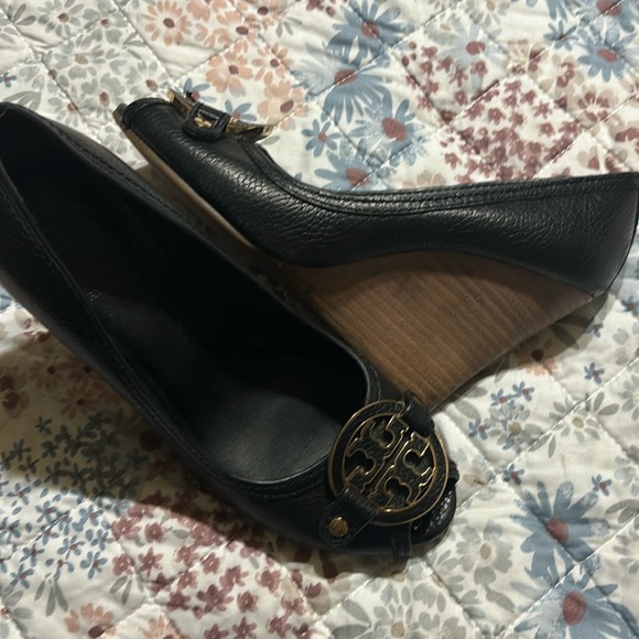 Tory Burch wedges in black size 7 with peep toe - Picture 4 of 5